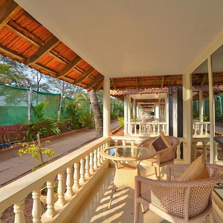 Morjim Holiday Beach Resort Экстерьер фото