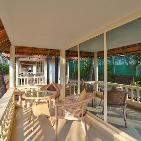 Morjim Holiday Beach Resort Экстерьер фото