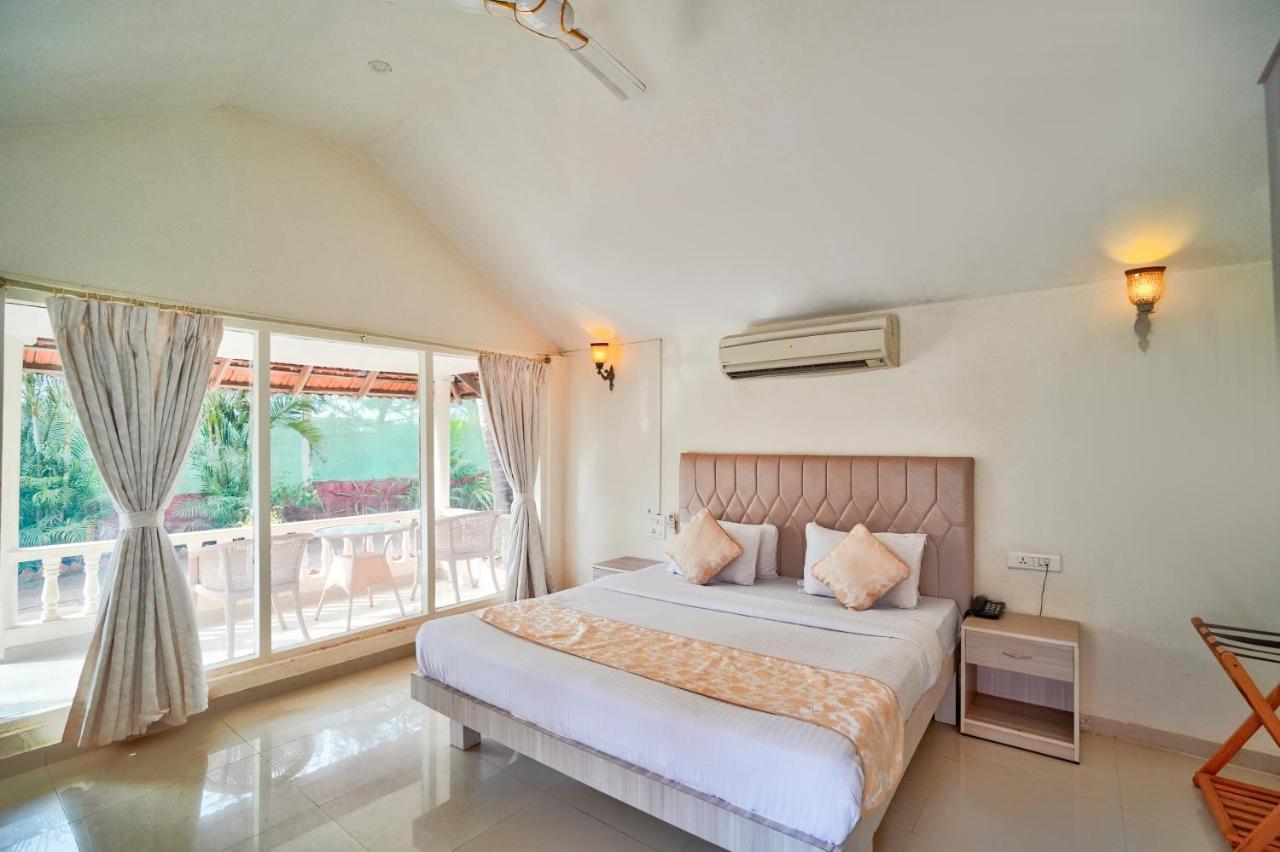 Morjim Holiday Beach Resort Экстерьер фото