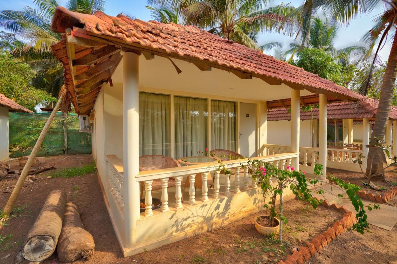 Morjim Holiday Beach Resort Экстерьер фото