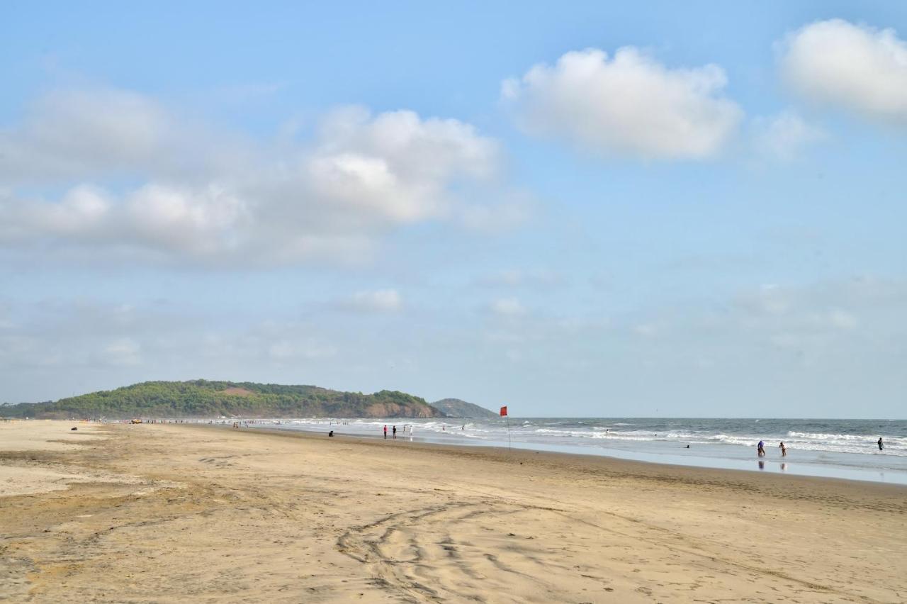 Morjim Holiday Beach Resort Экстерьер фото