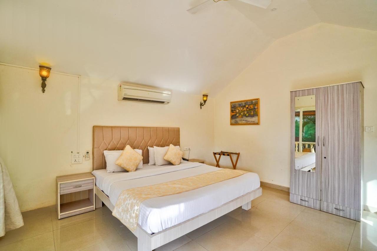 Morjim Holiday Beach Resort Экстерьер фото