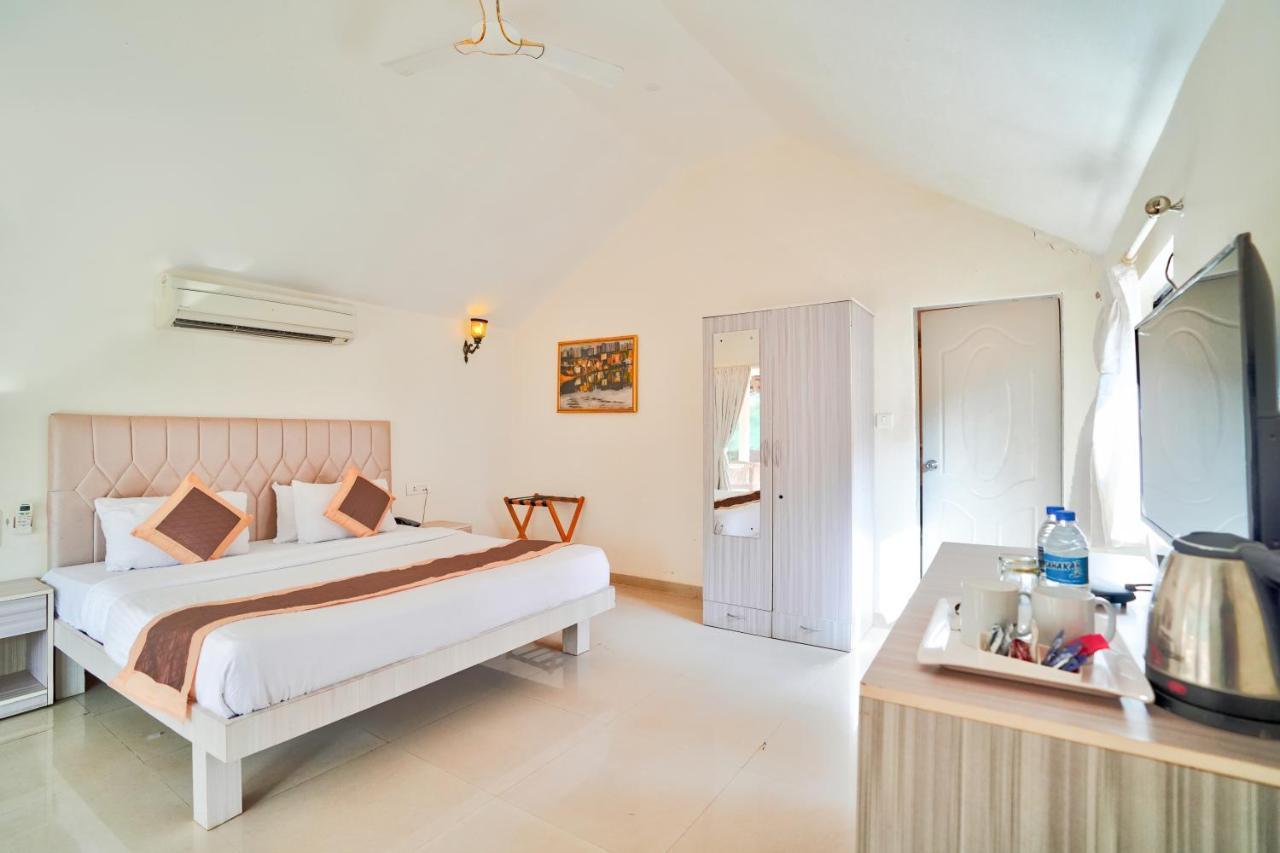 Morjim Holiday Beach Resort Экстерьер фото