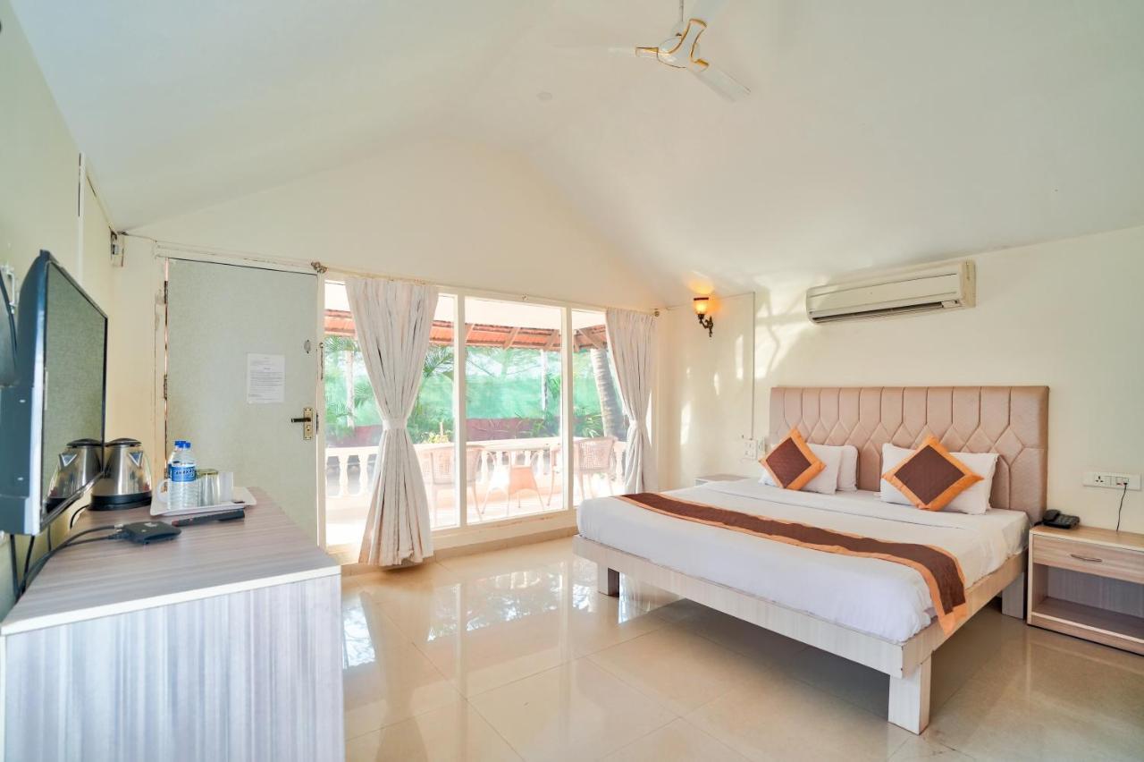 Morjim Holiday Beach Resort Экстерьер фото
