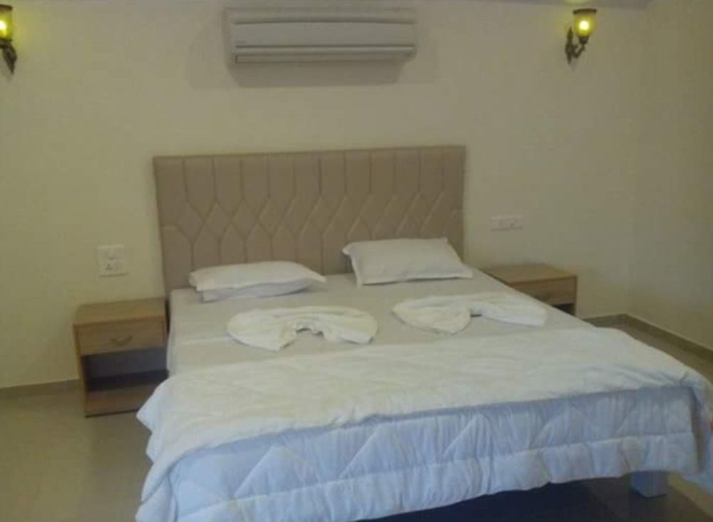 Morjim Holiday Beach Resort Экстерьер фото